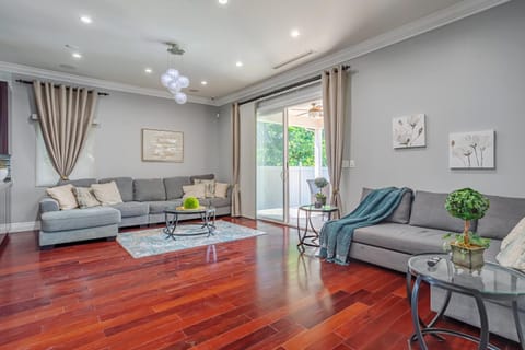 Living room, Seating area, fireplace