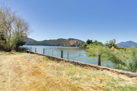 Lakefront Clearlake Vacation Rental! Casa in Clear Lake
