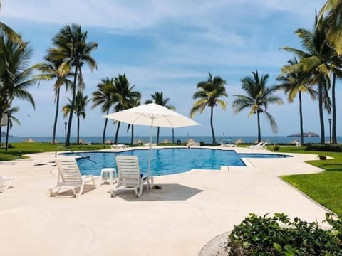 Garden, Sea view, Swimming pool, sunbed