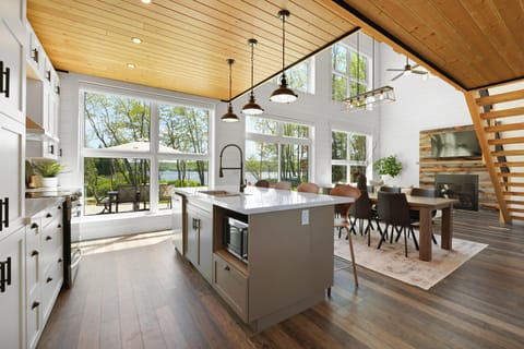 Luxury Muskoka New Build Cottage 4 Bedroom Casa in Huntsville