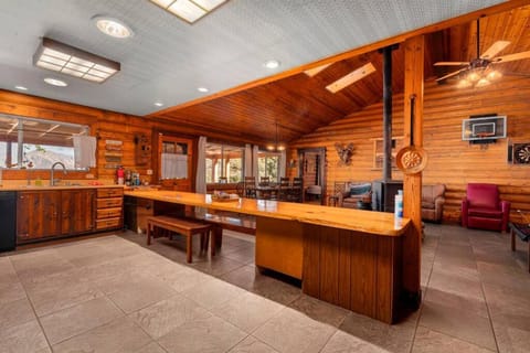 Sky Ranch Log Cabin with Amazing Views! House in Lake Isabella