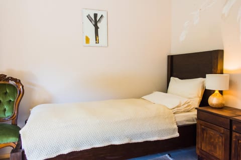 Стаи за гости в Ритрийт Център "Светлина Мир Любов" Guest rooms in Light Peace Love Center Bed and Breakfast in Blagoevgrad Province