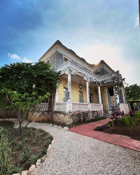 Property building, Day, Garden, Garden view