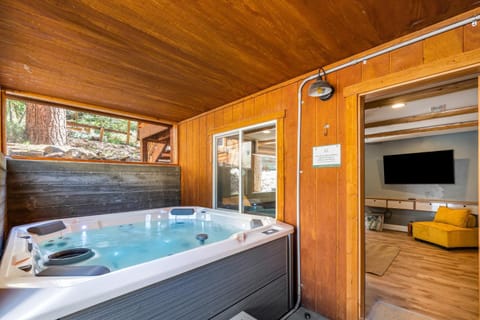 Bearpaw by AvantStay Hot Tub 10 Min to Lake Haus in Moonridge