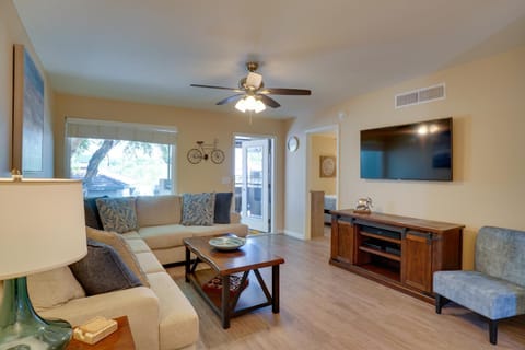 Tucson Condo with Pool Access and Private Balcony! Condo in Catalina Foothills