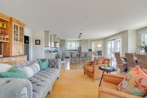 Luxe Scituate Vacation Rental with Private Hot Tub! Moradia in Scituate