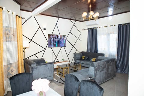 Hypo Guest Lounge Condo in Yaoundé
