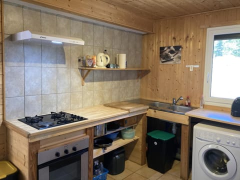 Charmant Appart 3 Pièces, 6 Pers, Parking privé, BBQ, TV Satellite - FR-1-762-25 Chalet in Le Monêtier-les-Bains