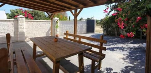 Patio, Spring, Day, Garden, Dining area, Garden view