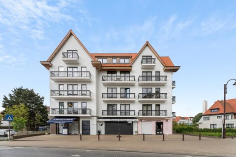 Property building, Day, Neighbourhood, Street view, Location