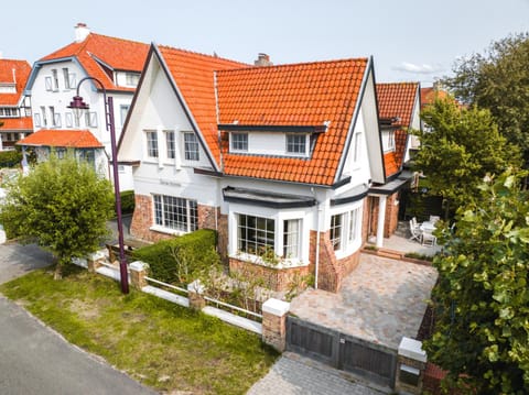 Property building, Day, Neighbourhood