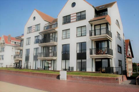 Property building, Day, Neighbourhood
