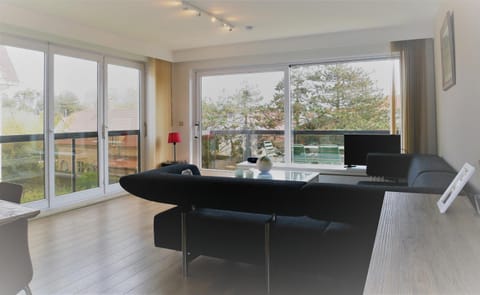 Property building, TV and multimedia, Living room, Seating area