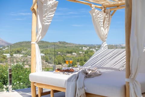 Patio, Spring, Day, Natural landscape, View (from property/room), Balcony/Terrace, Dining area, Mountain view