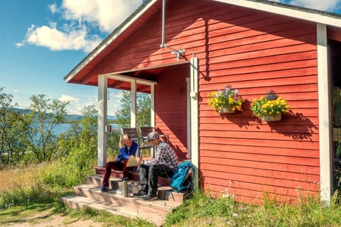 Kilpisjärven Retkeilykeskus Cottages Campground/ 
RV Resort in Lapland