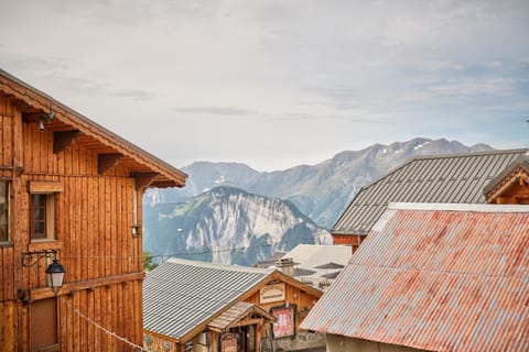 Chalet 2 sur la route du tour Chalet in Huez