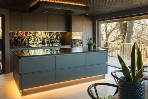 The Rook Retreat - Boutique house, design led features and hot tub House in Horsham District