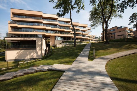 Property building, Facade/entrance, Facade/entrance, Summer, View (from property/room), Area and facilities