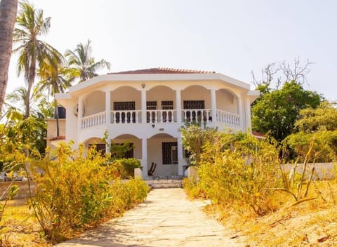 Sand and Shells Beach House- 4 Bedroom with a pool Villa in Mombasa
