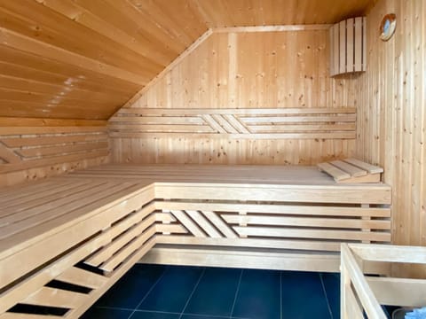 Ferienhaus Wiesengeflüster W10 - mit Sauna, Kamin und Garten House in Röbel