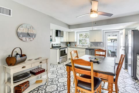 Dog-Friendly Daytona Beach Cottage with Patio! House in Holly Hill