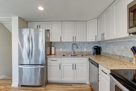 Coffee/tea facilities, Kitchen or kitchenette, dishwasher