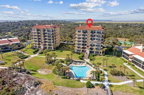 Property building, Bird's eye view, Swimming pool