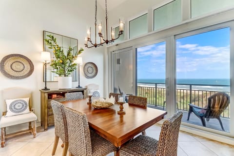 View (from property/room), Balcony/Terrace, Dining area, Sea view