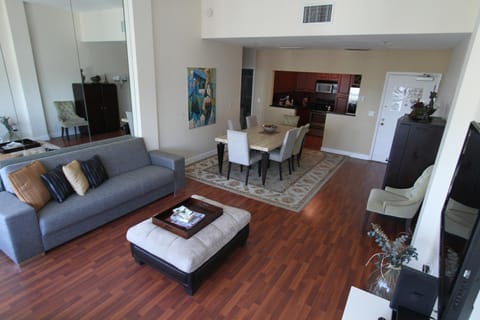 2 BD Penthouse with Balcony House in Miami Beach