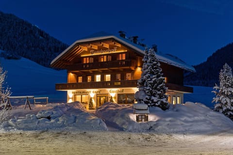 Nearby landmark, Natural landscape, Winter, Mountain view