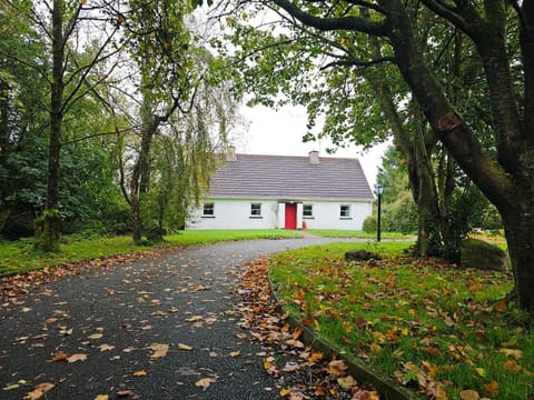 Longford Holiday Red Rose Self Catering Cottage House in Longford