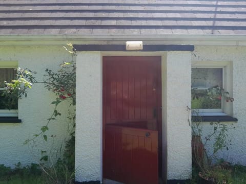 Longford Holiday Red Rose Self Catering Cottage House in Longford