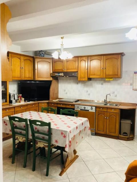 Kitchen or kitchenette, dishwasher, minibar, pet friendly, stove