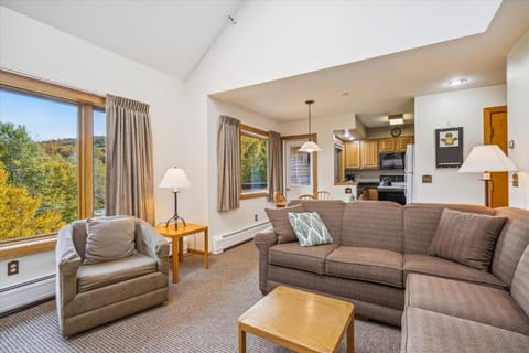 Welcoming Two bedroom Highridge Condo J3 House in Mendon