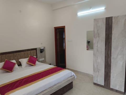 Happy Homes - Entire 2BHK Flat Vacation rental in Varanasi