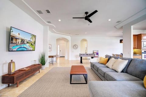 Make Yourself at Home in Palm Desert Luxury Haus in Palm Desert