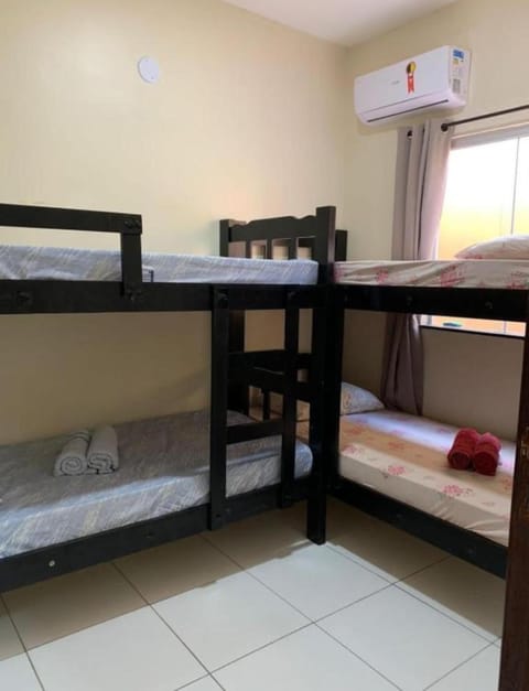 Bedroom, bunk bed