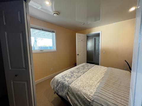 citadel cozy quilt private bedroom Alquiler vacacional in Calgary