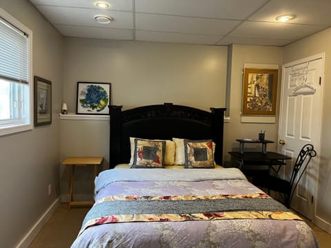 citadel cozy quilt private bedroom Alquiler vacacional in Calgary