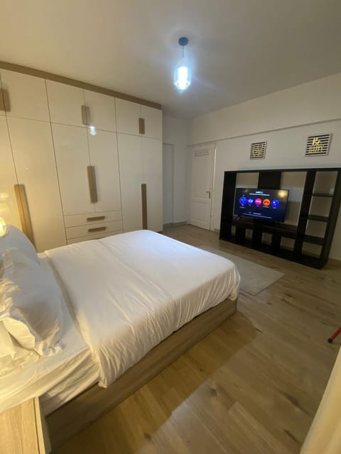 Bed, TV and multimedia, Bedroom, wardrobe