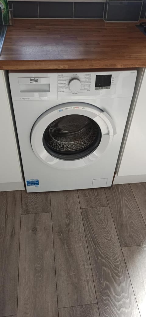 Kitchen or kitchenette, washing machine