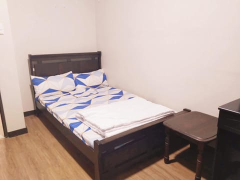 Cozy 2BD Condo Near Airport Free Parking+Wifi Bed and Breakfast in Las Pinas