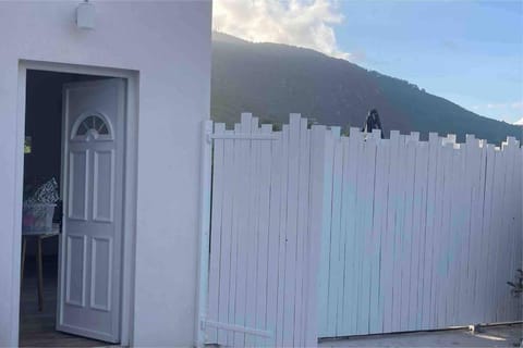 Petite maison avec terrasse. House in Ajaccio