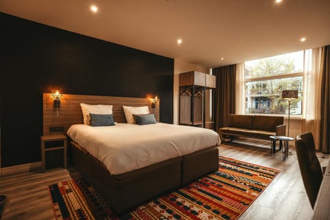 Bed, Photo of the whole room, Seating area