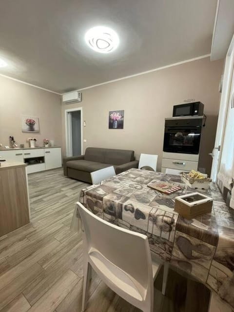 Seating area, Dining area, minibar, pet friendly