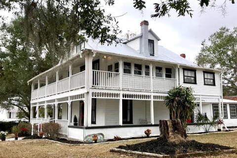 Vintage Grove House in Clermont