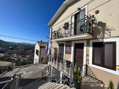 Property building, Balcony/Terrace, Mountain view