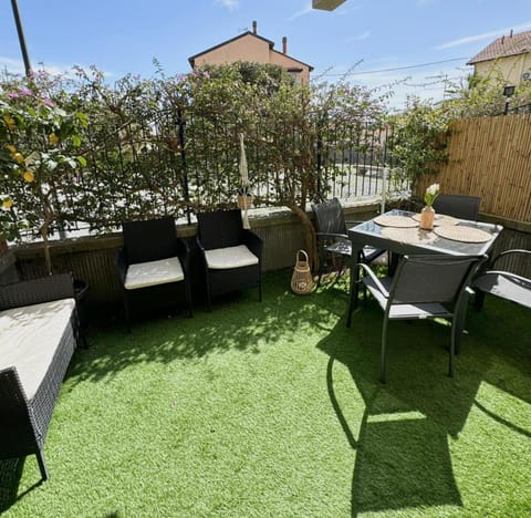 Patio, Spring, Day, Garden, Dining area, Garden view