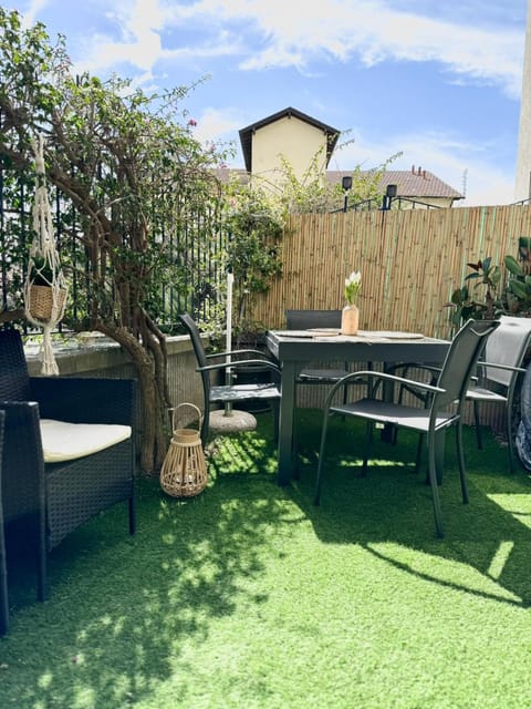 Patio, Spring, Day, Garden, Dining area, Garden view