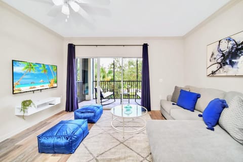 2BR Queen bed Condo - Hot Tub Pool - Near Disney Haus in Four Corners
